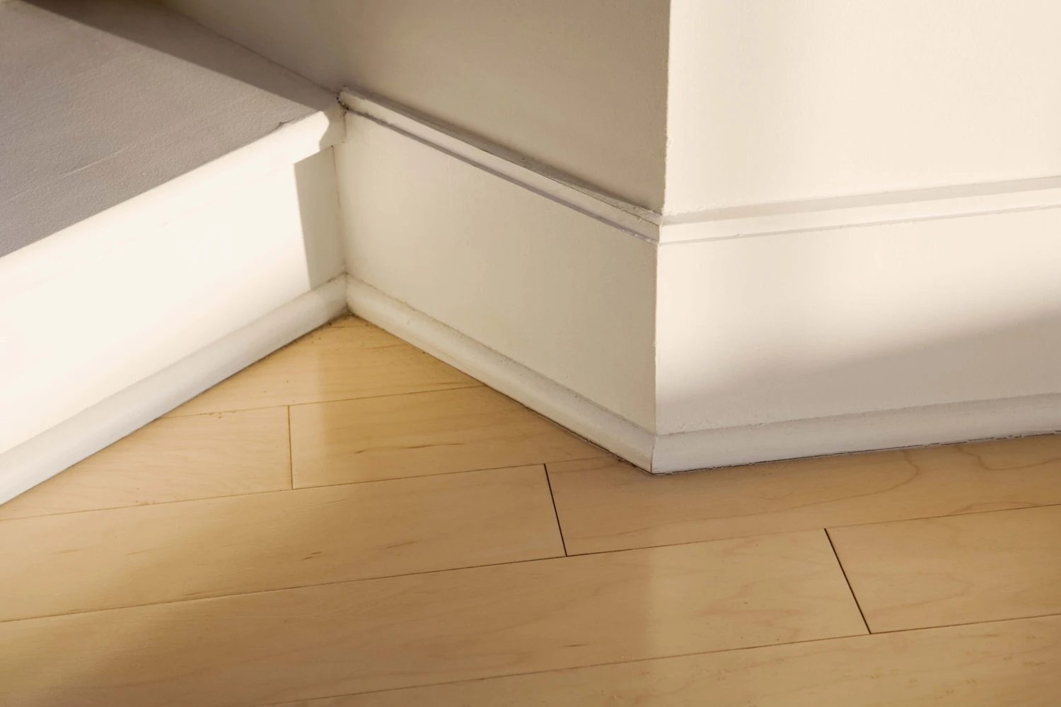 baseboards-hardwood-floor
